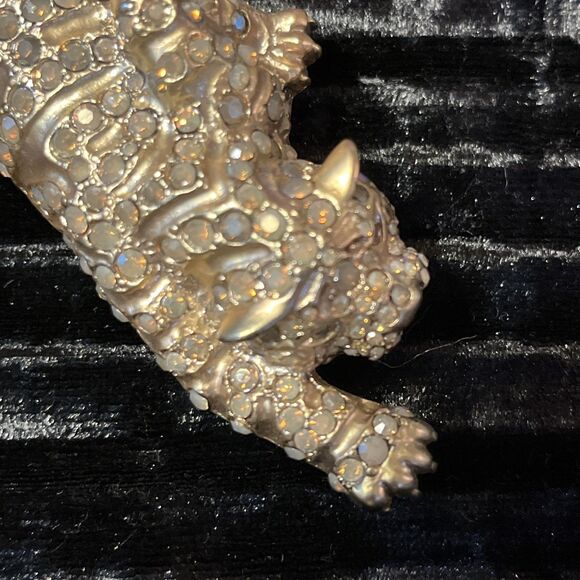 Vintage Gold Tone Big Cat Stalking Panther Cheetah Leopard Rhinestone Pin Brooch - Picture 7 of 9